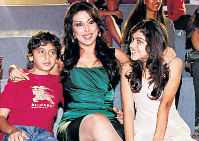 Pooja Bedi to miss her kids while in Bigg Boss 5? - Bollywood Garam