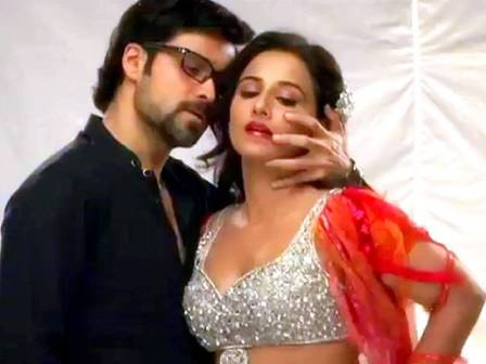 Vidya Balan and Emraan Hashmi strike hot on Stardust cover - Bollywood Garam