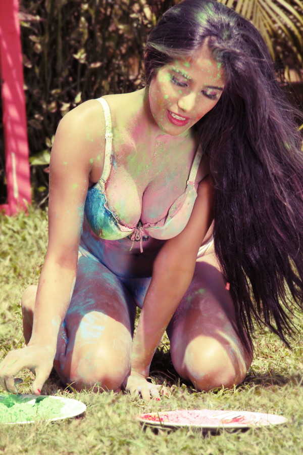 600px x 900px - Poonam Pandey Holi Pictures - Bollywood Garam