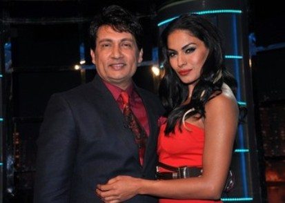 Indian Bollywood actor Shekhar Suman (L) poses with Pakistani actress Veena  Malik on the set of the new television Show â¤?'Movers and Shakers'' in Mumbai late April 8, 2012.    AFP PHOTO/STR (Photo credit should read STRDEL/AFP/Getty Images)