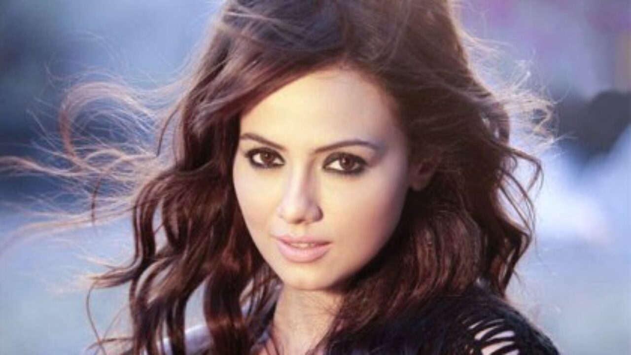 sana khan actress in mental