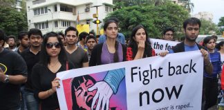 Sonam Kapoor joins journalists in protest against rape incident in Mumbai
