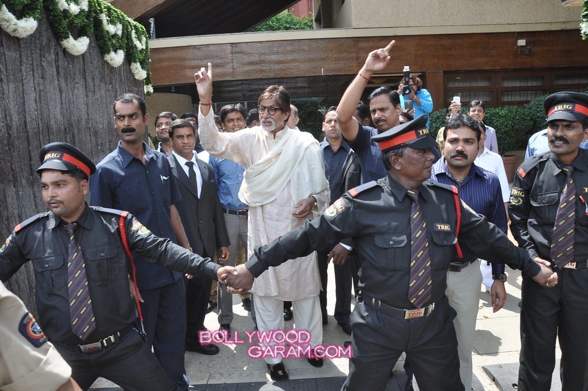 Amitabh Bachchan 71st birthday  2013-3