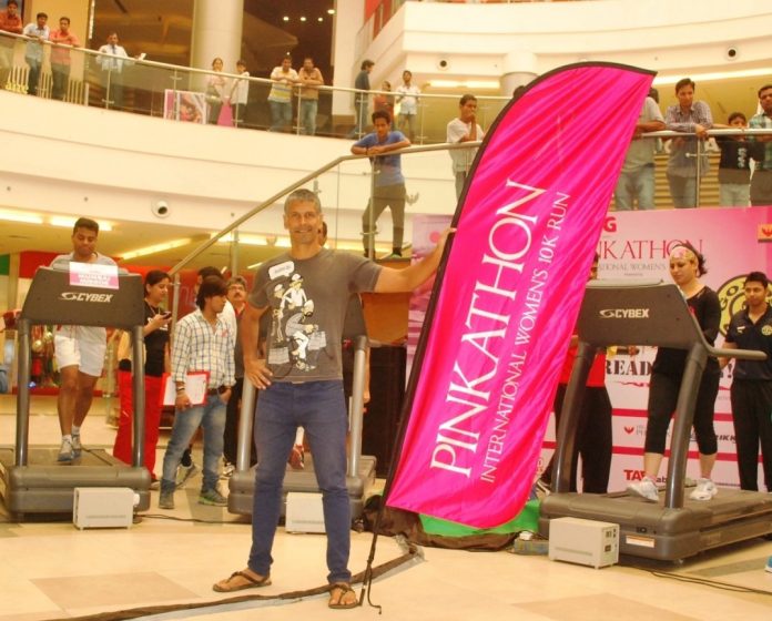 Founder of Pinkathon- Milind Soman at Treadathon event (1)