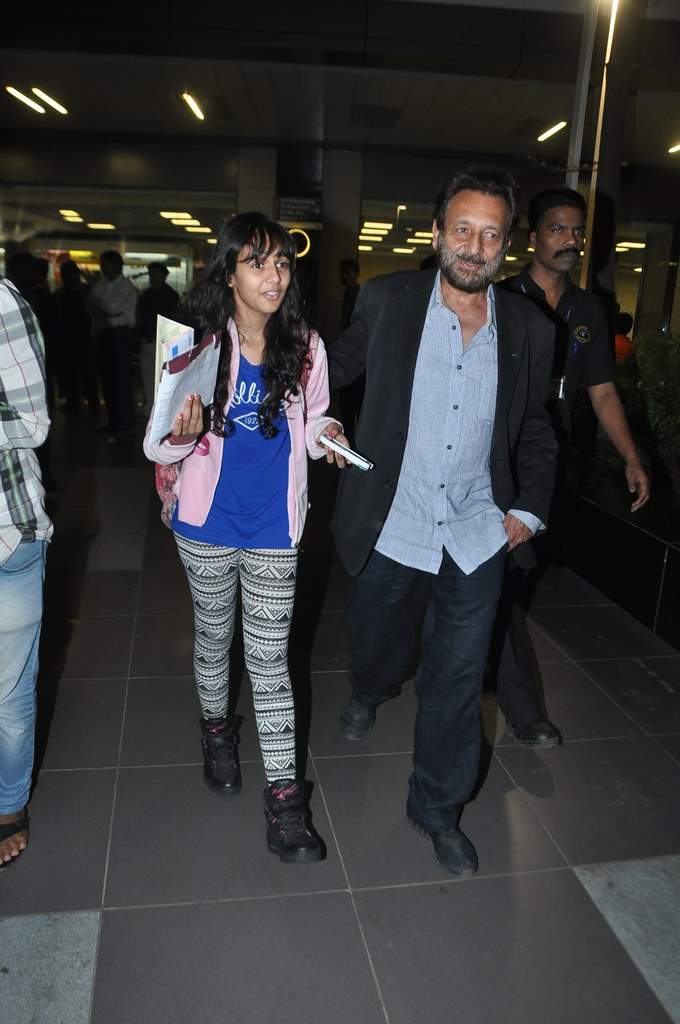 Celebs at airport (4)