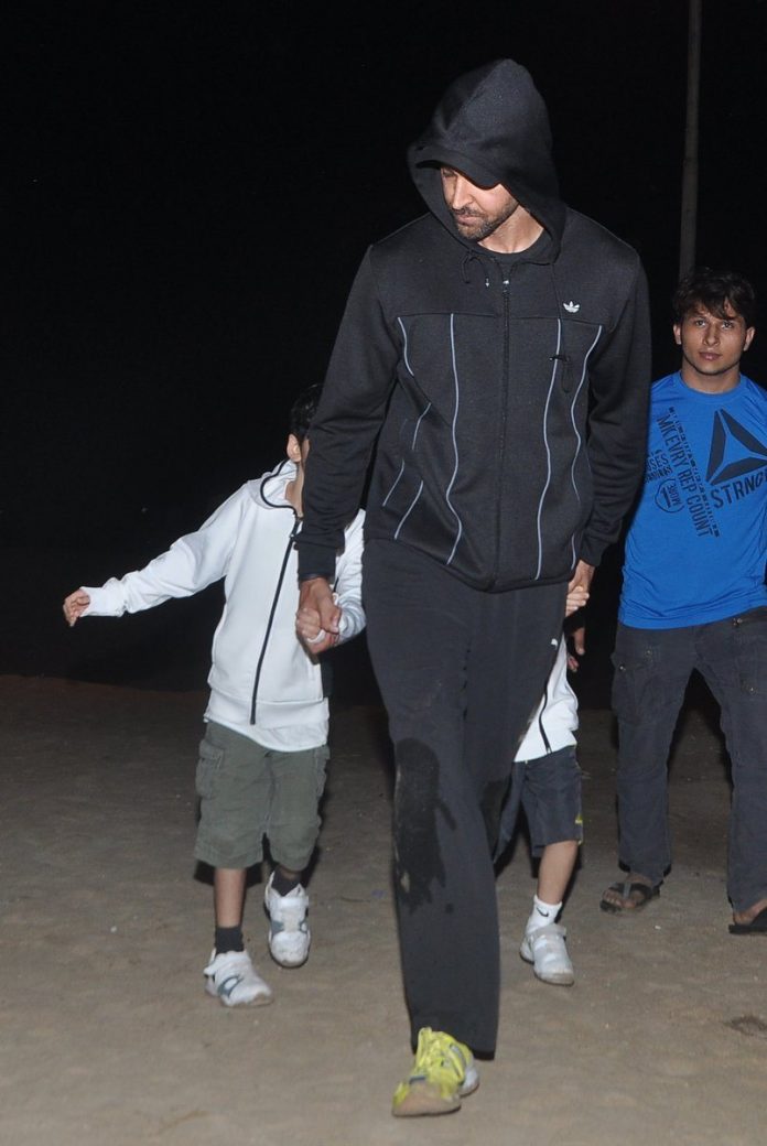 Hrithik roshan with kids (1)