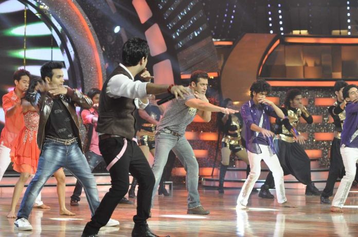 Salman Khan  on DID sets (2)