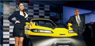 Kareena Kapoor reveals new cars at Auto Expo 2014 in Delhi
