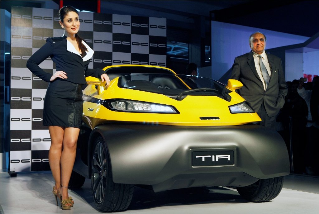 Dilip Chabria & Kareena kapoor  unveil Tia by DC design