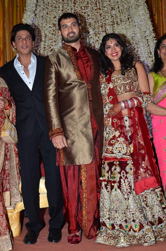 Shahrukh and Abhishek at wedding (2)