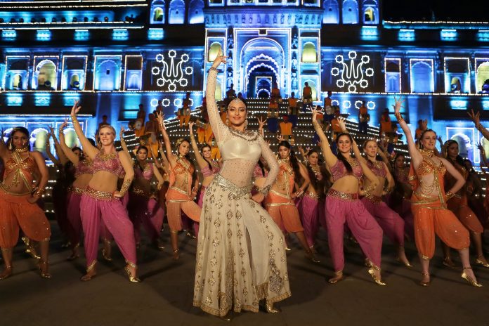 Sonakshi Sinha in Tevar Song- Radha Nachegi (2)