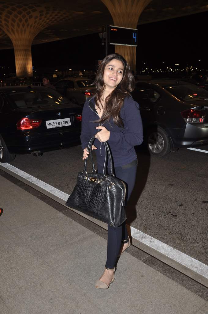 celebs at airport (2)