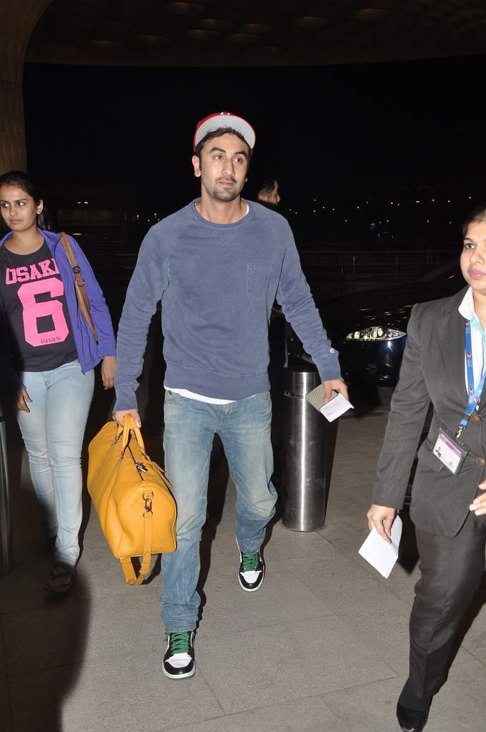 celebs at airport (4)