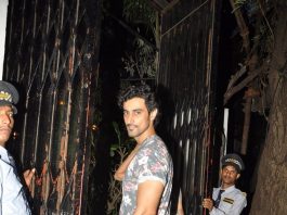 Kunal Kapoor spends private time at Nido restaurant