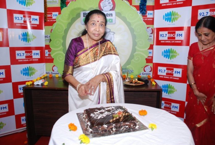 Asha Bhonsle Ganesh BIG FM (1)