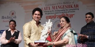 Sachin Tendulkar felicitates Usha Mangeshkar