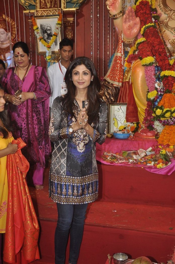 shilpa shetty ganpati (1)