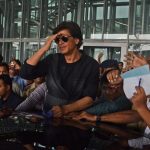 Shahrukh Khan mobbed at Kolkata airport