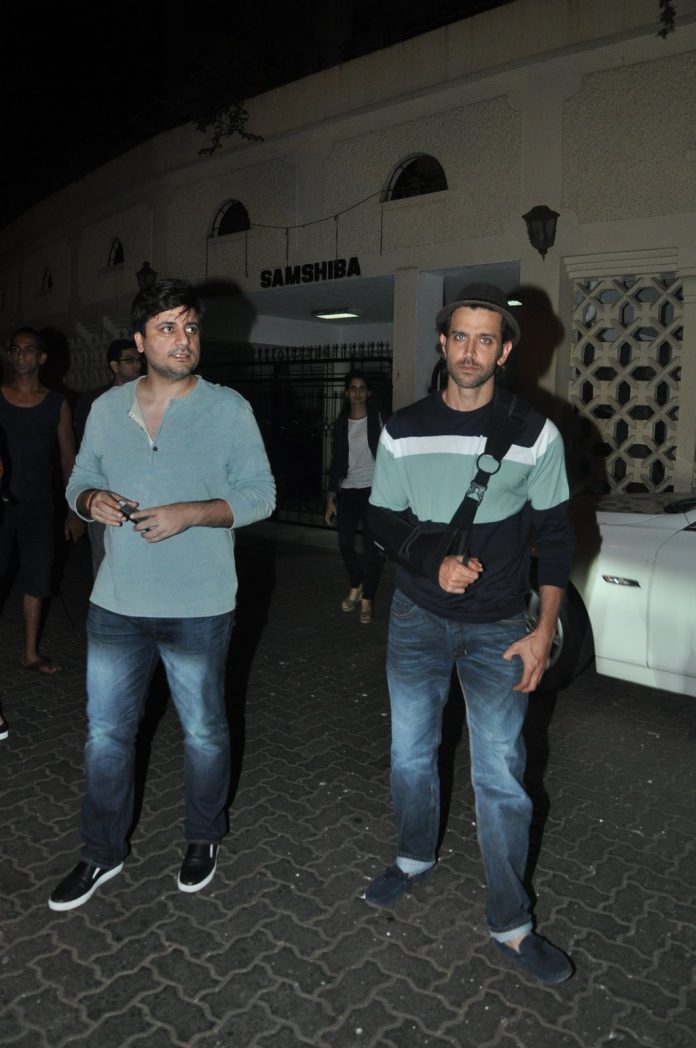 Hrithik snapped with friends