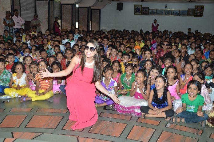 Sonali kulkarni children's Day