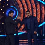 Shahrukh Khan and Salman Khan perform at Bigg Boss – Photos