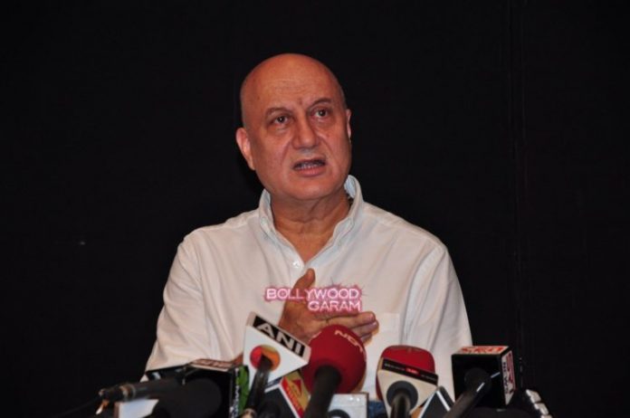 Anupam kher visa6