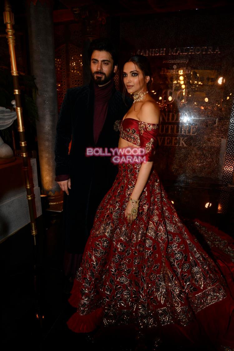 Bollywood actress Deepika Padukone displays a creation by India designer Manish  Malhotra at the India Couture Week 2016 in New Delhi, India, Wednesday,  July 20, 2016. (AP Photo/Tsering Topgyal Stock Photo - Alamy