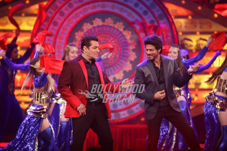 Shahrukh Khan and Salman Khan perform at Bigg Boss