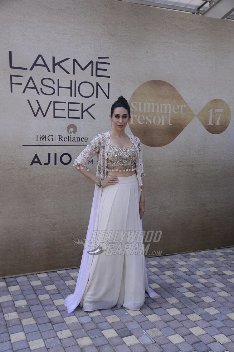 Karisma-Kapoor-Lakme-Fashion-Week-2017-15