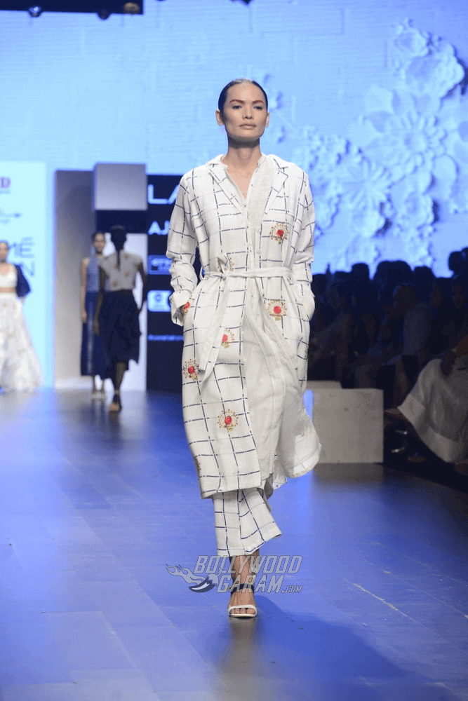Lakme-fashion-week-2017-Arcvsh-Collection-14 (1) (1)