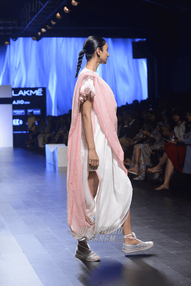 Lakme-fashion-week-2017-Soumodeep-Dutta-Collection-26 (1) (1)
