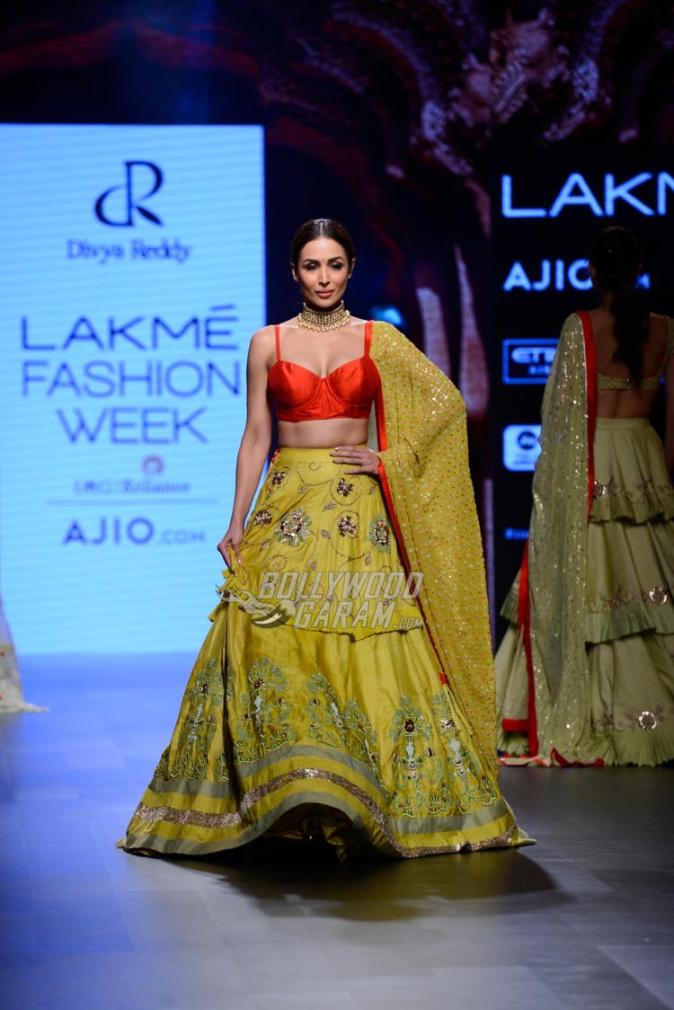 Malaika Arora Khan Walks For Divya Reddy Lakme Fashion Week S/R 2017 -  Boldsky.com