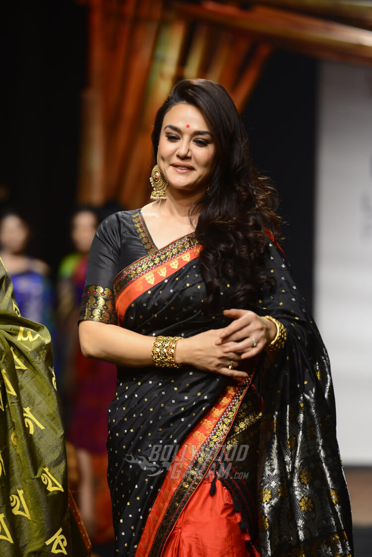 Sanjukta-Dutta-Lakme-Fashion-Week-2017-Priety-Zinta-13