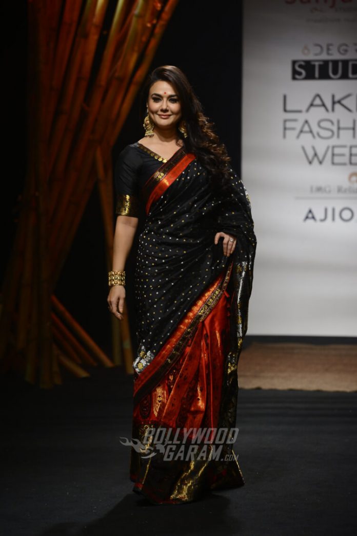 LFW Summer/Resort 2017: Preity Zinta turns showstopper for Sanjukta ...