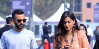 Sonam Kapoor with boyfriend Anand Ahuja at Indian Art Fair 2017 – Photos!