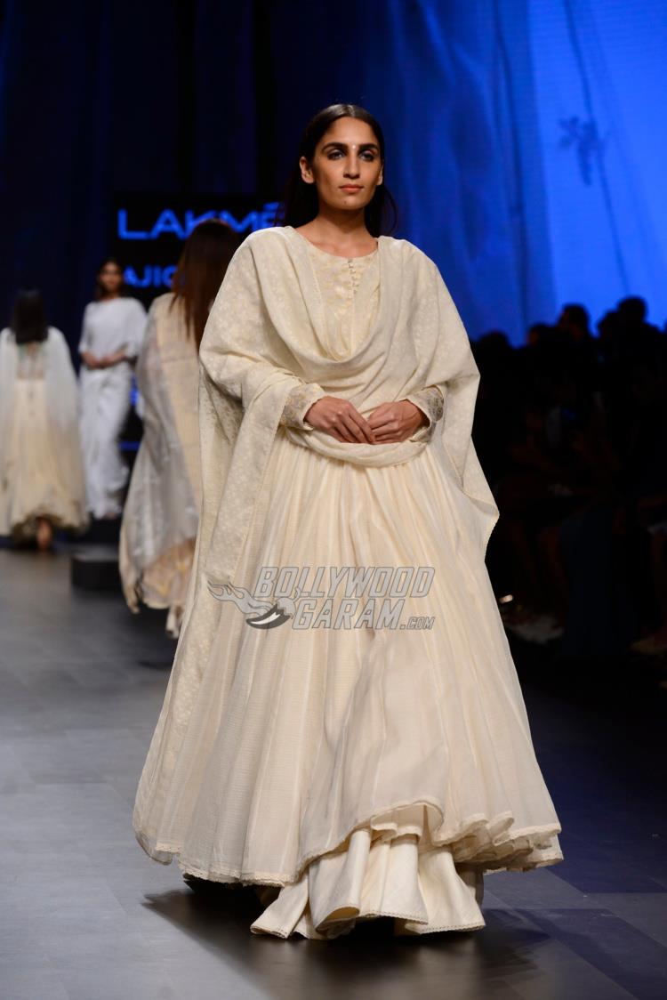 Model walks the ramp for Gaurang Shah at LFW Summer/Resort 2017
