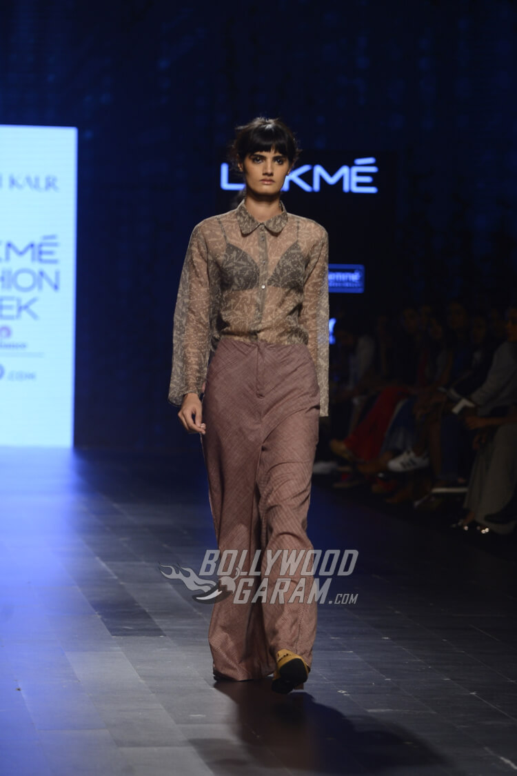 Urvashi-Kaur-Collection-Lakme-Fashion-Week-2017-11