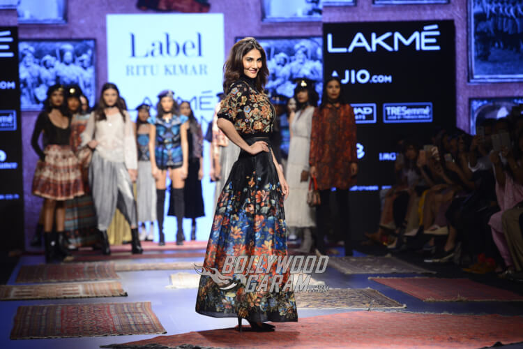 Vaani-Kapoor-Lakme-Fashion-Week-2017-15