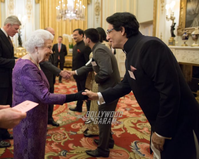 Shiamak Davar meeting Queen Elizabeth II at The Buckingham Palace (3) (1)