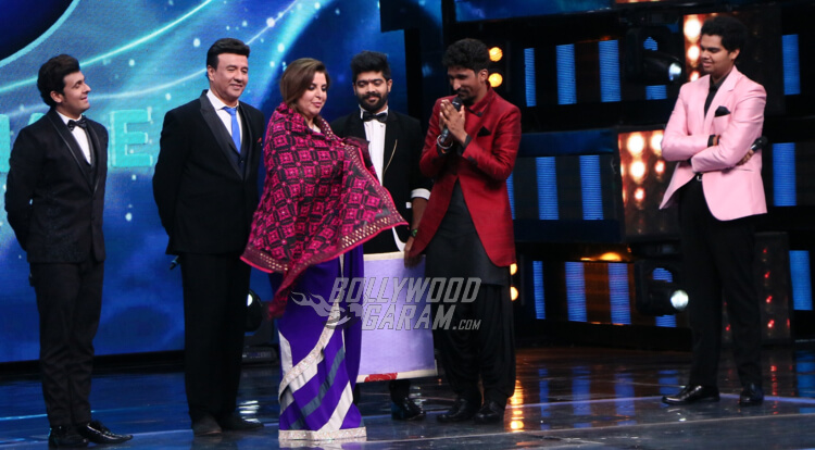 Sunil Grover as Dr. Mashoor Gulati and Rinku Bhabhi on Indian Idol S9 Grand Finale