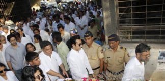 PHOTOS – Bollywood celebrities attend Vinod Khanna’s funeral