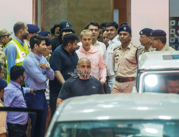 Justin Bieber Mumbai Airport4