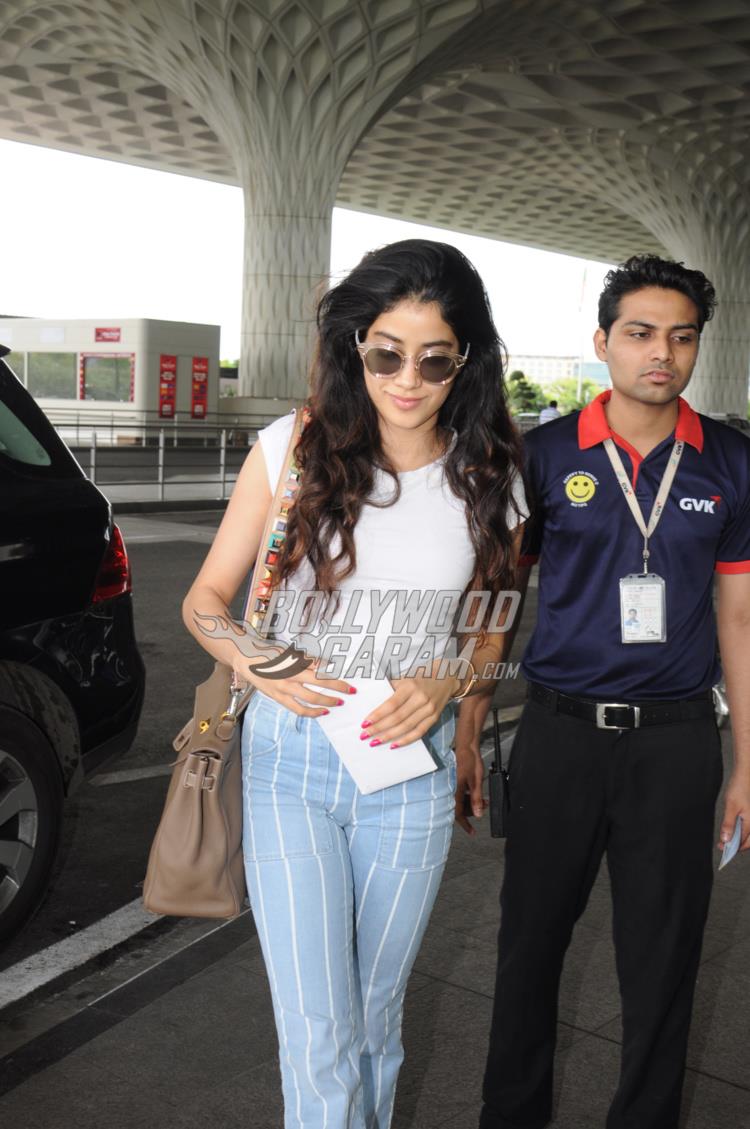 Jhanvi Kapoor is laid back fashion goals at Mumbai airport