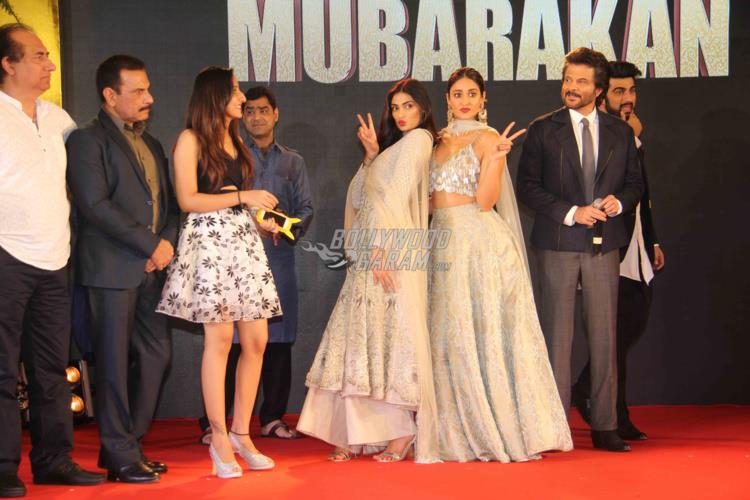 Video Live Footage From Mubarakan Sangeet Ceremony With Entire Lead Cast Box office collection, budget, first look posters, movies pictures, release date, music videos, audio jukebox, screen count, predictions, star cast, story, hit / flop mubarakan sangeet ceremony