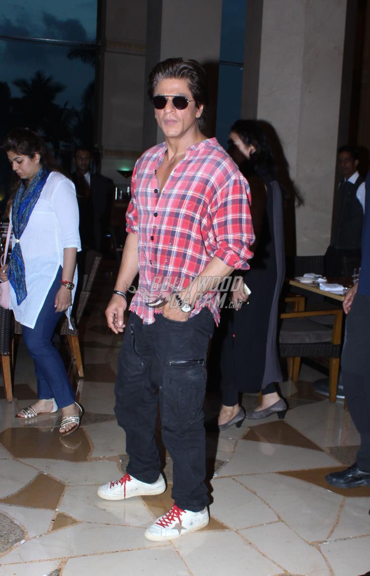 Happy Birthday Shah Rukh Khan: 7 Times he proved the jacket season is here  to stay | PINKVILLA