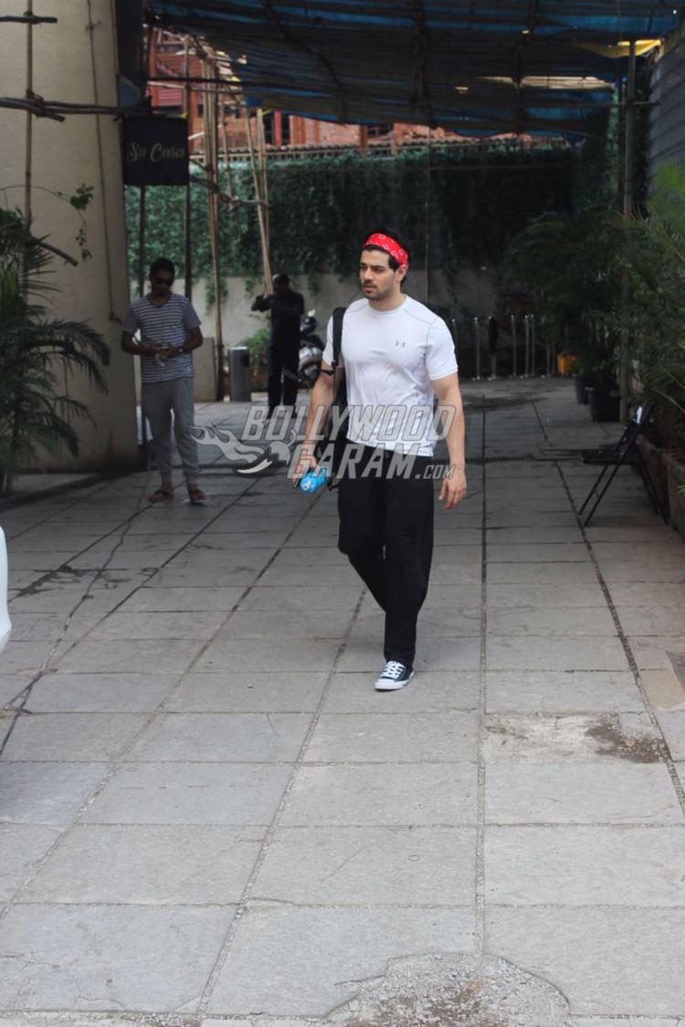 Sooraj Pancholi sweats its out at the gym and is snapped post a workout ...