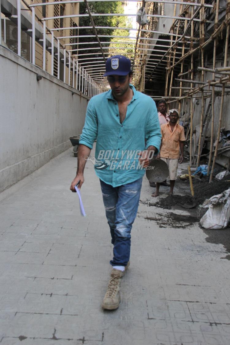 Ranbir Kapoor Looks Dapper In Casual Wear Donning A Cap With Daughter  Raha's Name On It & Shoes Allegedly Costing 6.50 Lakhs That Would Turn Many  Heads!