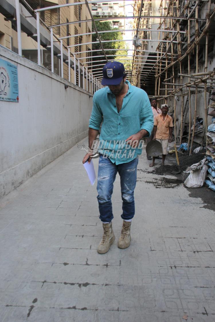 Ranbir Kapoor Looks Dapper In Casual Wear Donning A Cap With Daughter  Raha's Name On It & Shoes Allegedly Costing 6.50 Lakhs That Would Turn Many  Heads!