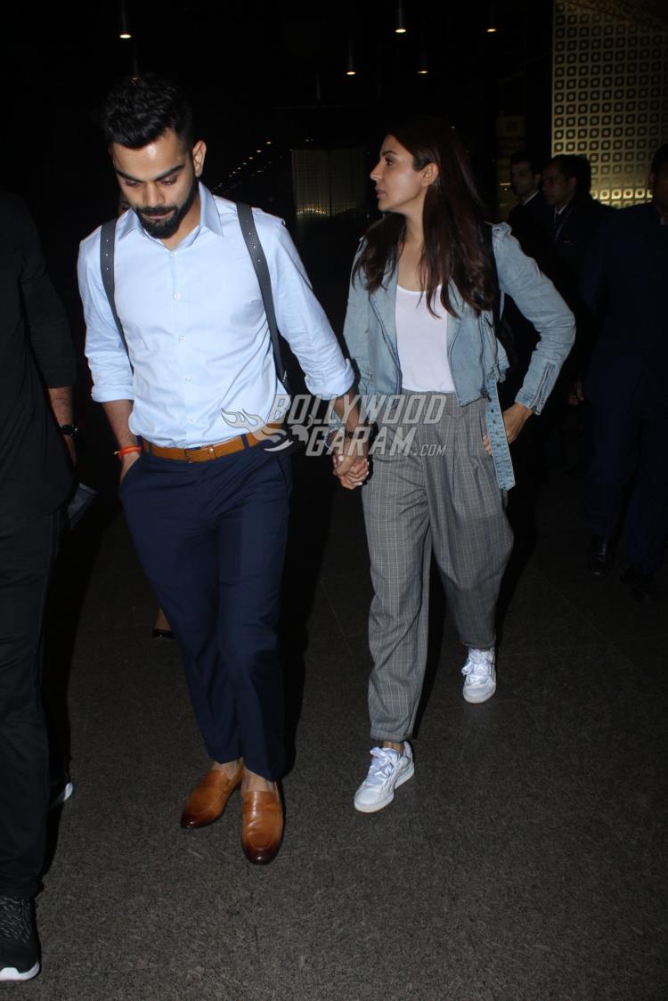 Anushka Sharma and Virat Kohli enjoy an outing in Juhu, pose for paps-  Republic World