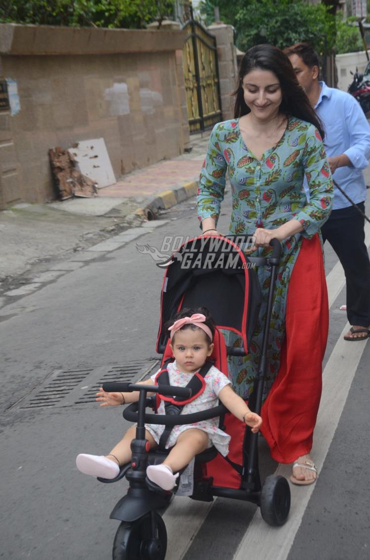 Soha Ali Khan takes daughter Inaaya Naumi Kemmu on a stroll